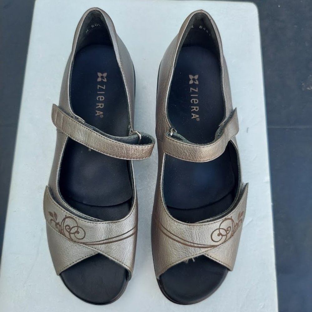 NEW Ziera Womens Leather Metallic Gold Sandals - EU Size 40 US Size 9